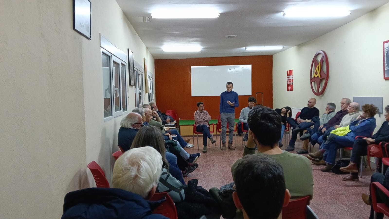 Antonio Maíllo destaca en su visita a Burgos la “formidable reacción de la sociedad burgalesa frente al matonismo de la extrema derecha”