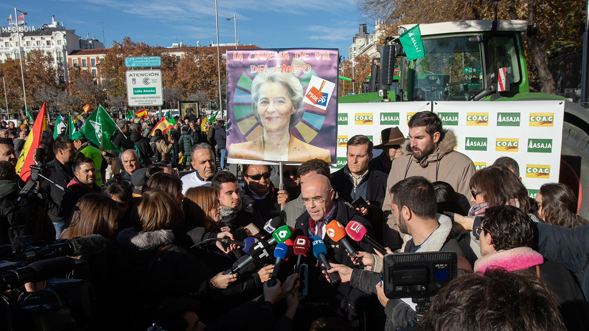 Buxadé exige a Sánchez que, "con Ribera dentro" gracias a los votos del PP y del PSOE, "no dé el golpe de muerte" al sector primario