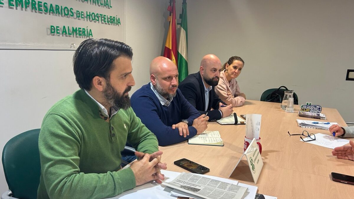 VOX denuncia que con el nuevo Paseo de Almería no habrá espacio para las terrazas de los negocios hosteleros: es una “chapuza intolerable”