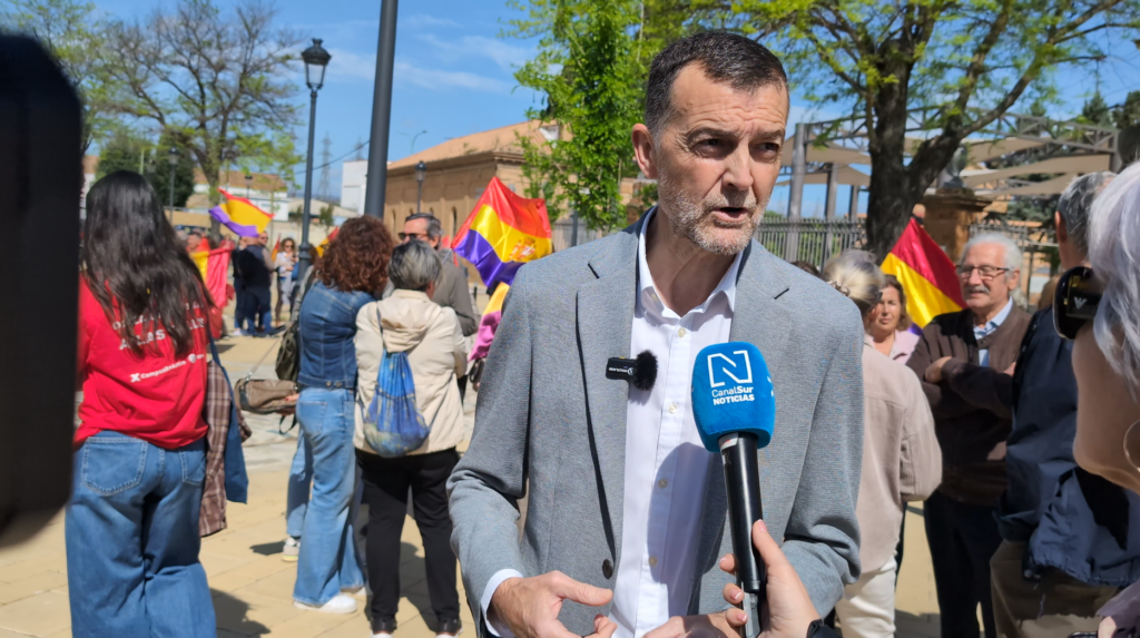 Maíllo afirma que “IU celebra este 14A con vida y esperanza” y que solo la República puede “liberarnos del encorsetamiento de la monarquía” y avanzar frente a esa “limitación democrática”