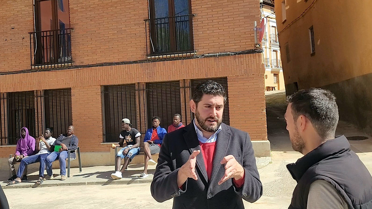 “Si no hay trabajo y no hay vivienda, ¿Quién leches va a venir a vivir a un pueblo?”