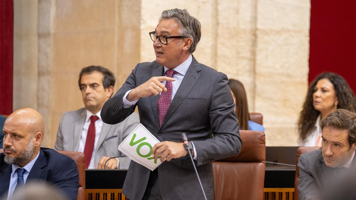 Gavira acusa a Moreno de sostener su gobierno en una "burbuja de propaganda" y le exige reaccionar antes de que estalle sobre una Andalucía cada vez más pobre y precaria