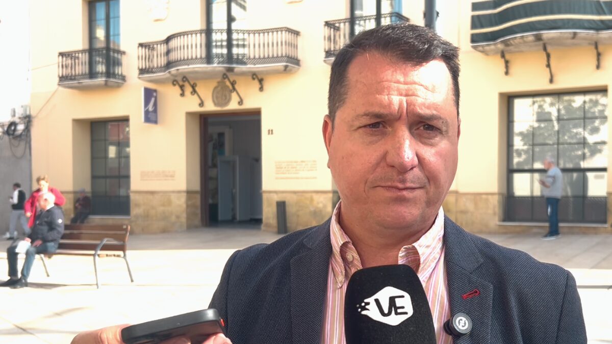 Javier Herreros critica los "los debates infantiles" de PP y Andalucía Por Sí: "Los veleños tienen temas más importantes que afrontar"
