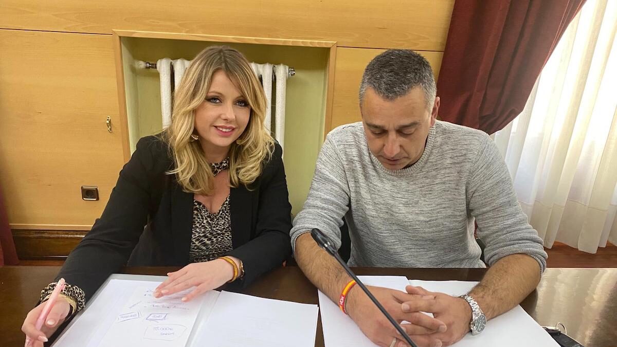 VOX Langreo exige la dimisión de la concejal de Cultura tras ser admitidas a trámites las dos denuncias penales contra ella 