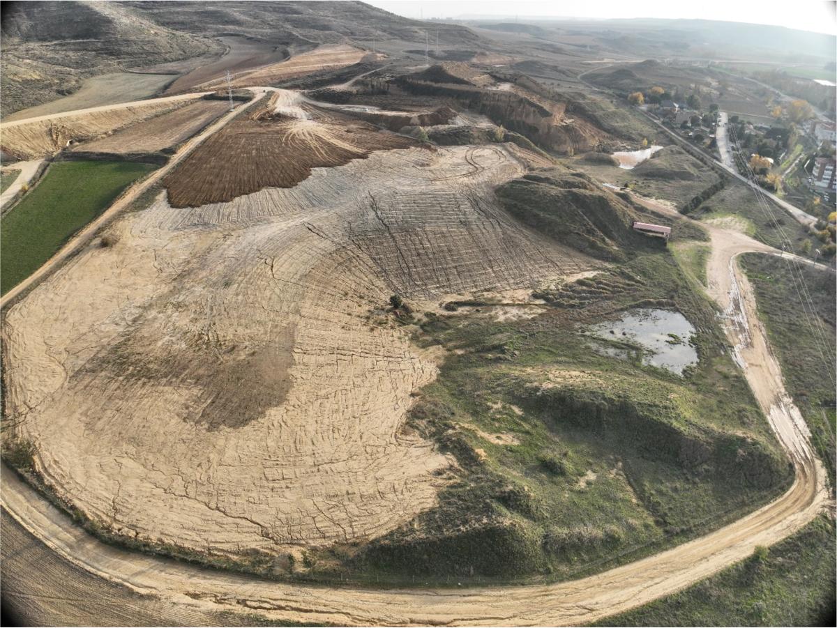 Aprovechamiento del material de excavación para la restauración de una explotación minera y uso de traviesas recicladas en la construcción de un muro tipo Krainer