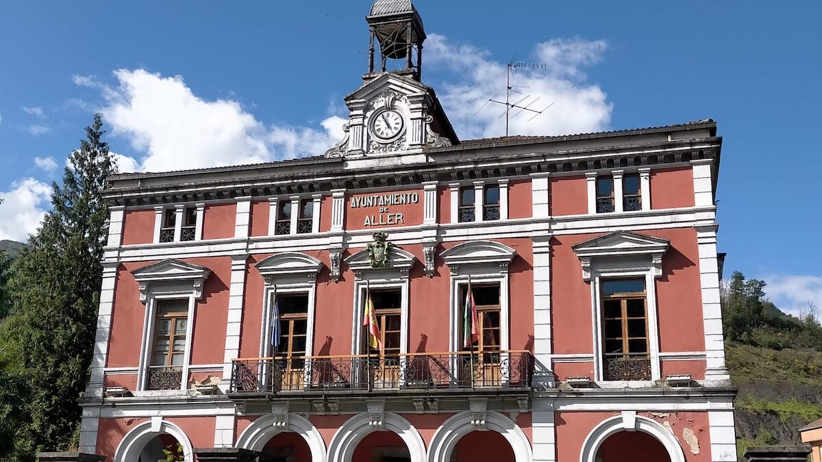 VOX denuncia el «tijeretazo» en la limpieza de los colegios y dependencias municipales de Aller