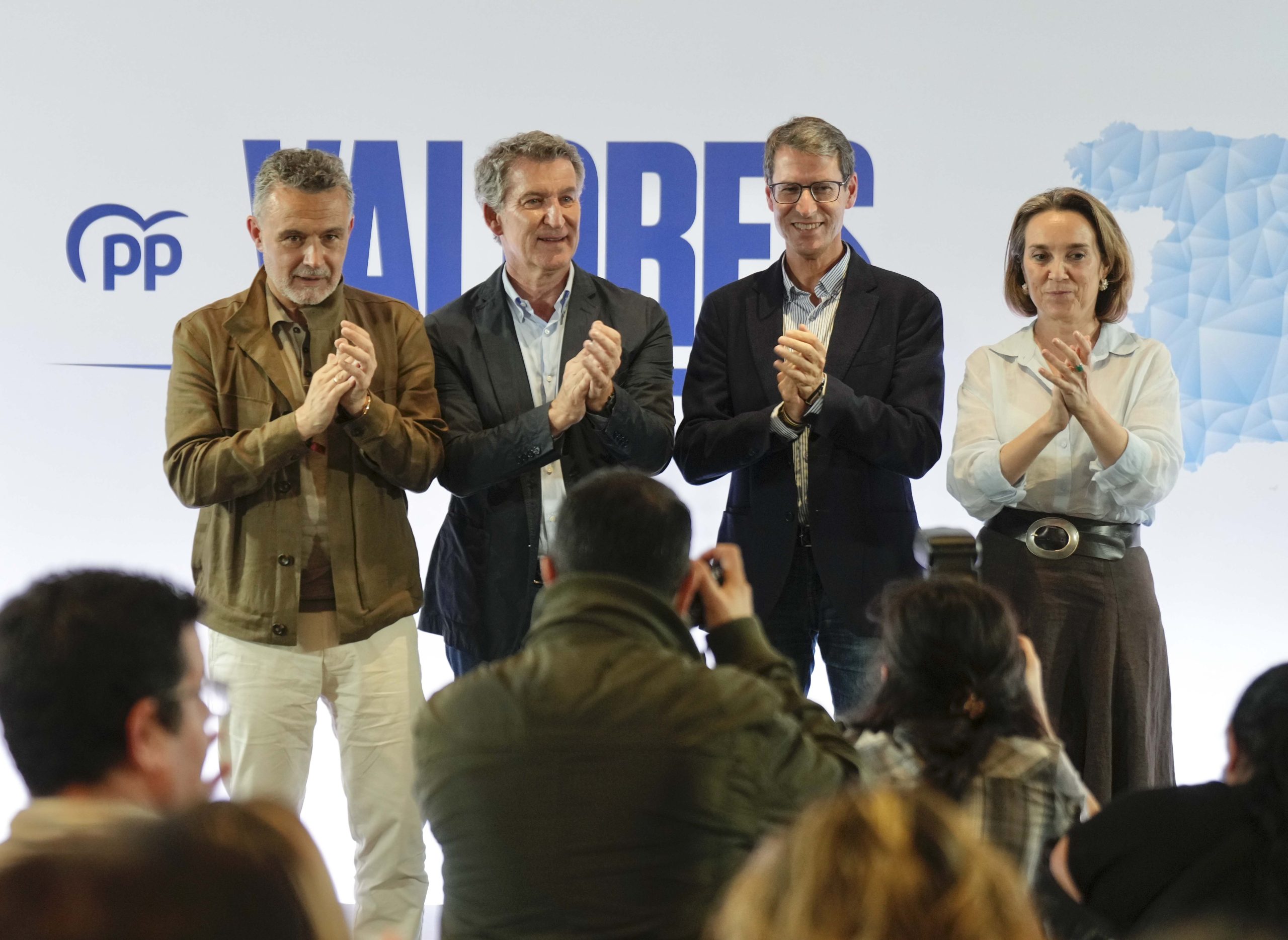 Feijóo celebra que la “potencia autonómica” del PP evite las imposiciones de Sánchez: “Nos querían callados, pero nos tendrán exigentes” 