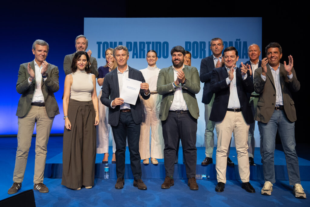 Feijóo destaca la unidad y el “rumbo común” del PP: «La inmigración se arregla con propuestas y cambiando las leyes, no con protestas”