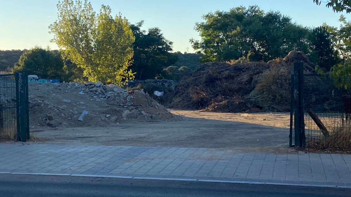 VOX El Escorial denuncia la creación de un vertedero ilegal en una parcela municipal de Los Arroyos