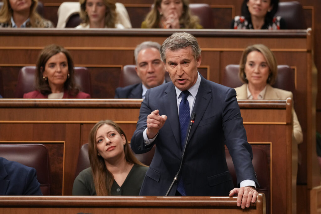 Feijóo achaca a Sánchez estar de «cuerpo presente» pensando en la entrada en prisión de otro de su «cuadrilla»