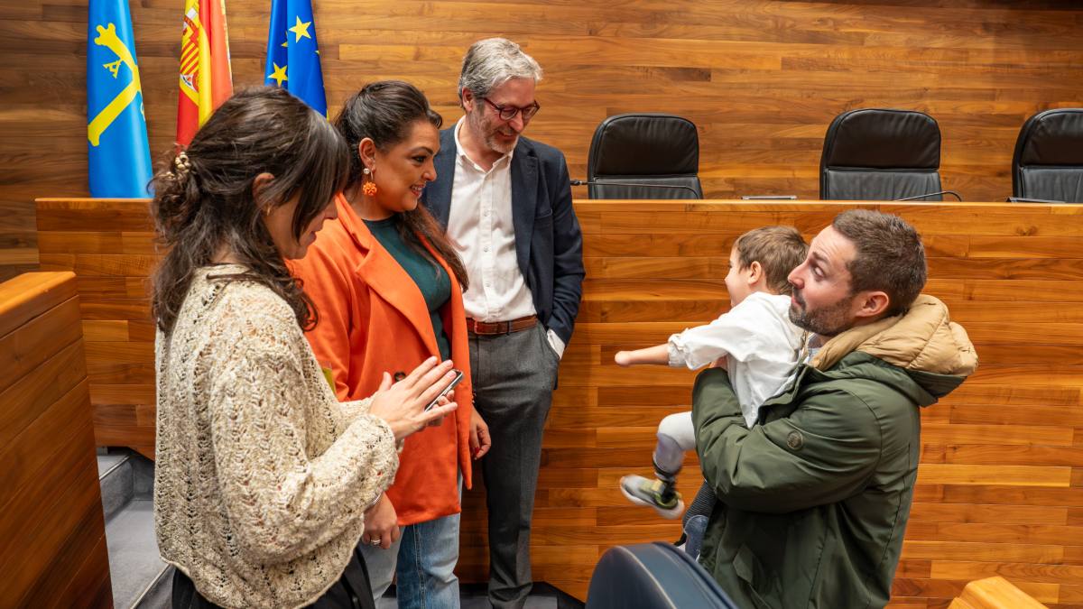 VOX Asturias denuncia el “laberinto burocrático” que impide que un niño de 3 años amputado reciba la atención y la escolarización que necesita