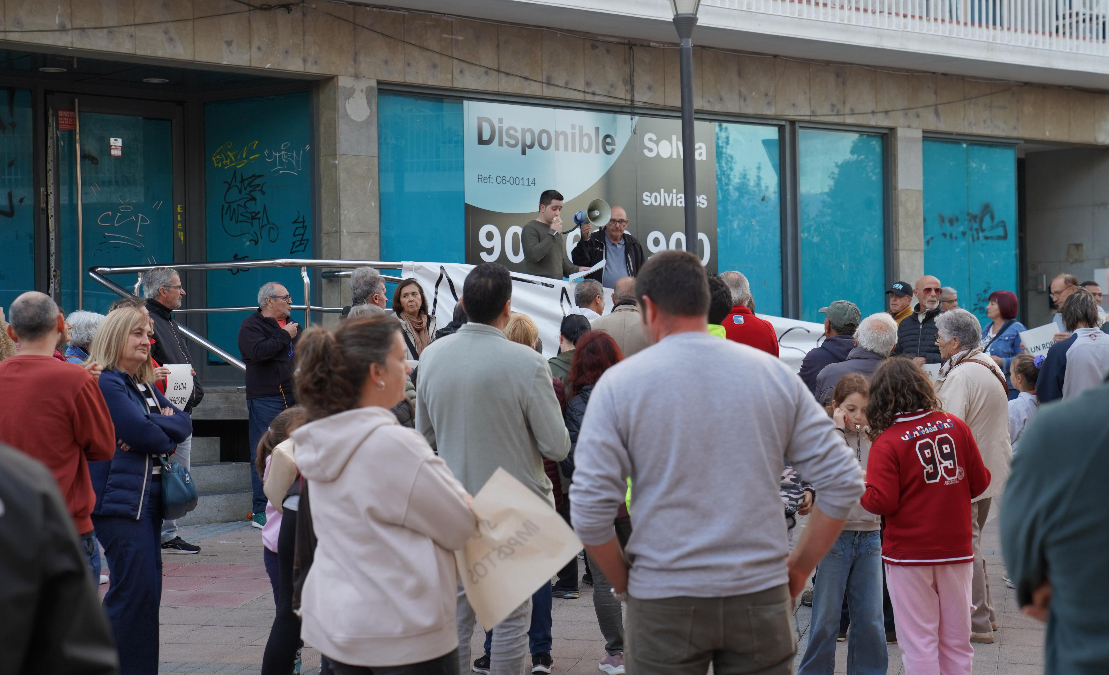 VOX reúne a un centenar de vecinos en Tordera contra la abusiva tasa de residuos y recuerda que fue el único partido que votó en contra