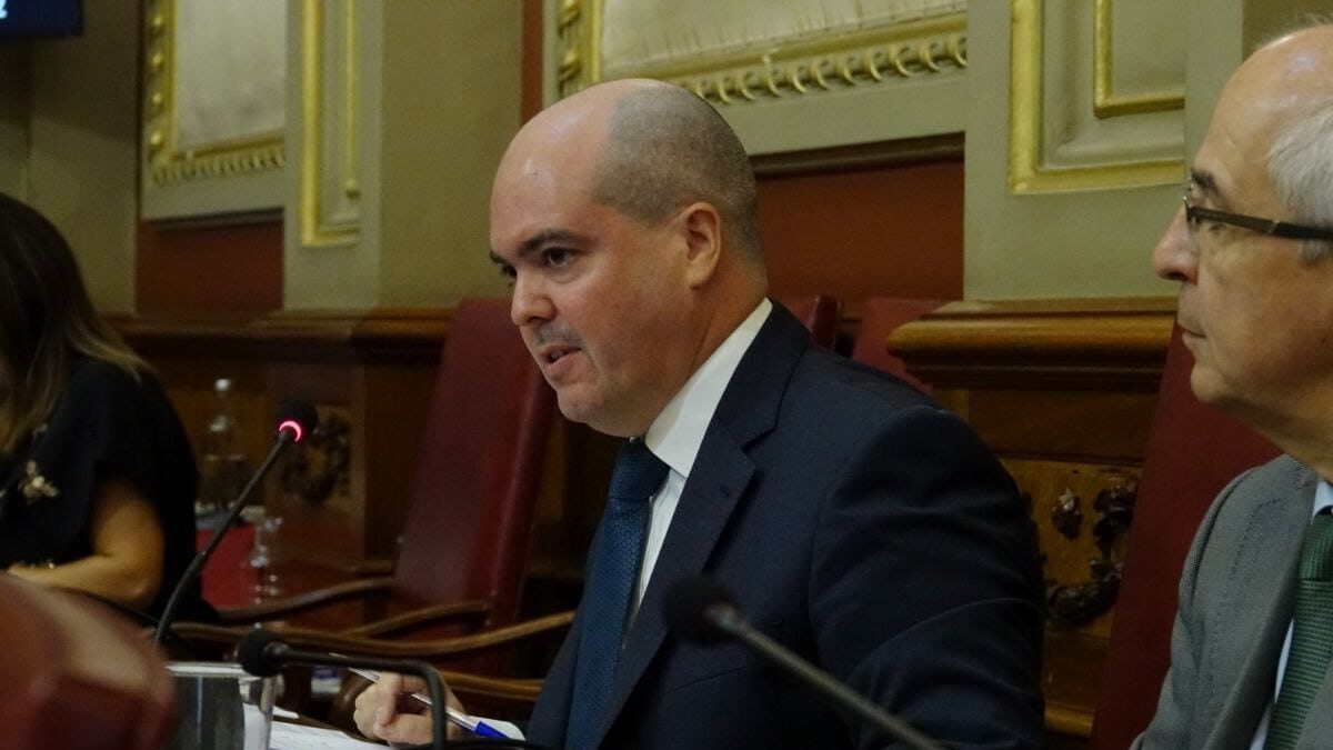 VOX consigue que Partido Popular y Coalición Canaria en Santa Cruz de Tenerife pidan suprimir la obligatoriedad de implantar la Zona de Bajas Emisiones