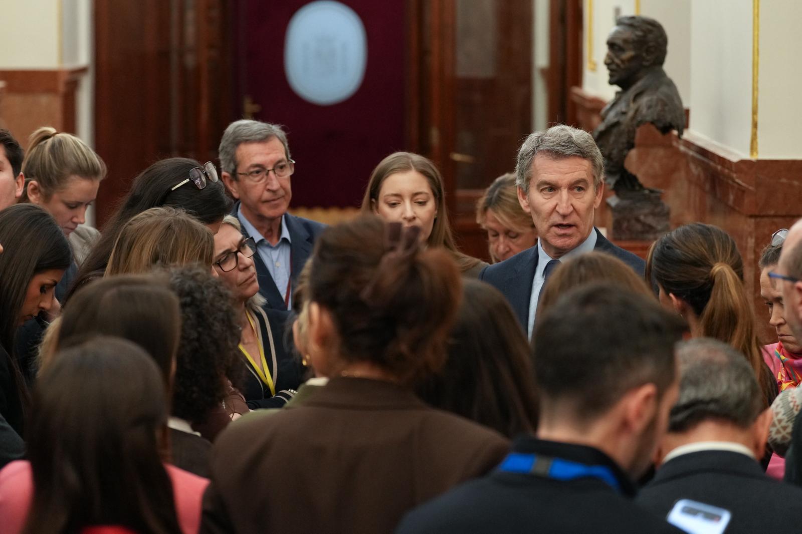 Feijóo y Ester Muñoz en el Congreso de los diputados 18.02.2026