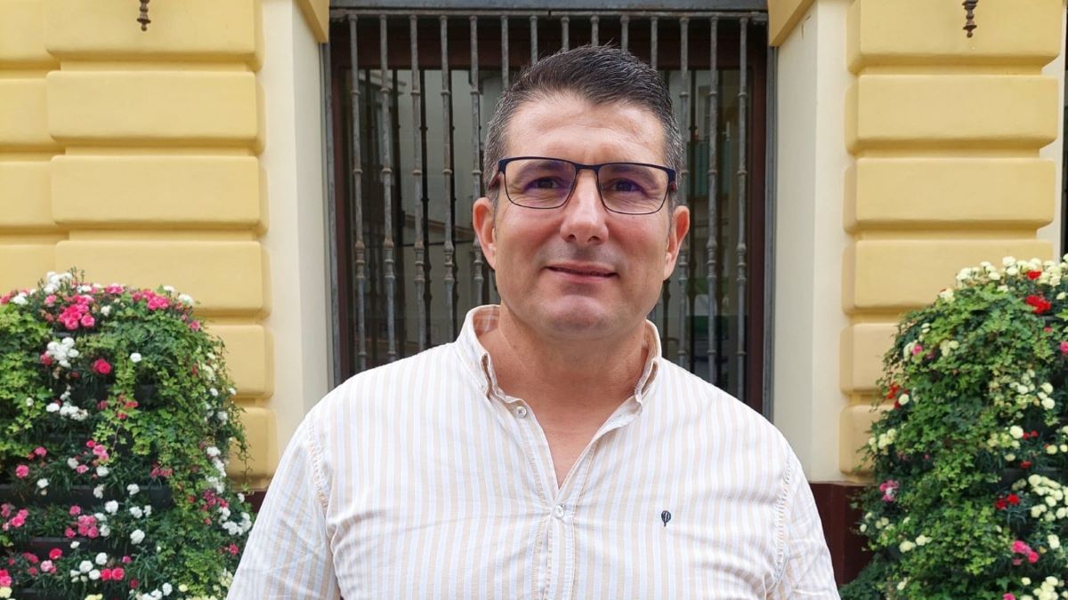 VOX lamenta que Román insista en perpetuar un caduco servicio de transporte público en vez de agilizar el nuevo contrato