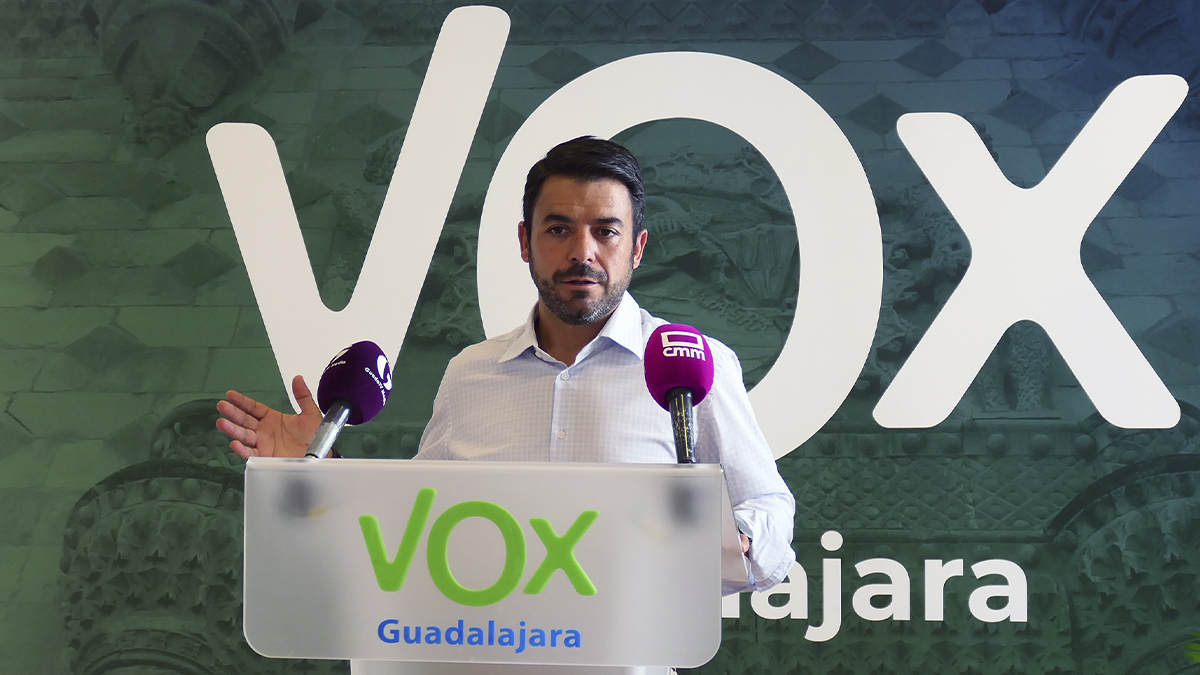 VOX denuncia el abandono de Page a los pueblos de Guadalajara y el resto de la región, obligándoles a pagar para poder ver la televisión en abierto