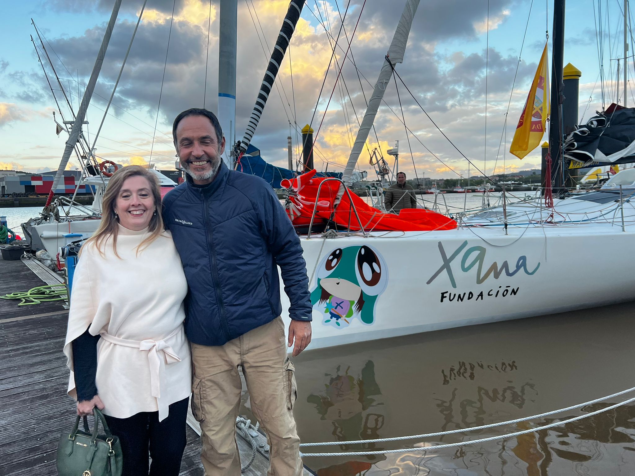 VOX Avilés recibe a Juan Merediz tras culminar su histórica travesía en homenaje a Pedro Menéndez