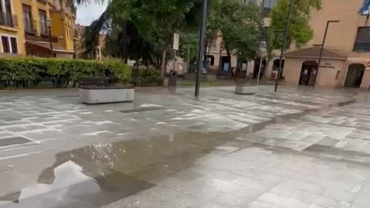 VOX Velilla denuncia el despilfarro de 297.000€ en la Plaza de la Constitución: “Más que una plaza remodelada, parece la quinta laguna de Velilla”