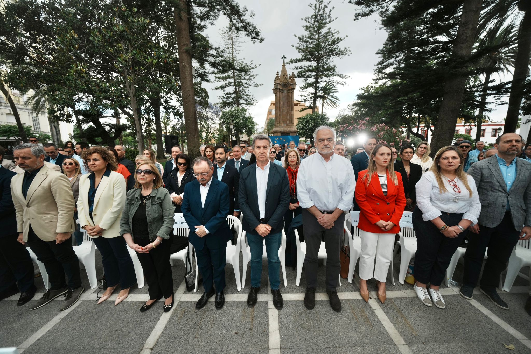 Feijóo se compromete a desclasificar todos los documentos reservados sobre la regularización masiva en la primera semana al frente del Gobierno