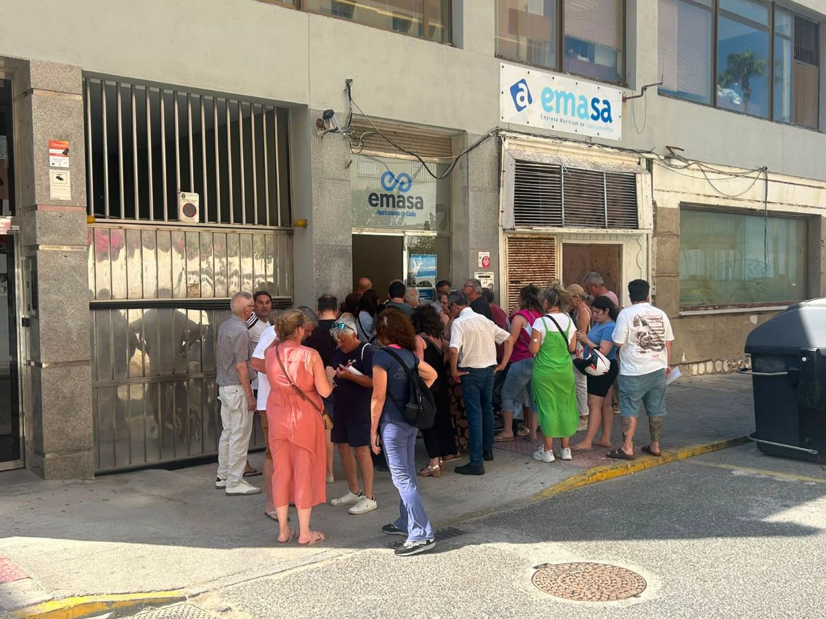 VOX Cádiz denuncia la mala gestión de EMASA en la tramitación de las nuevas tarjetas de estacionamiento regulado