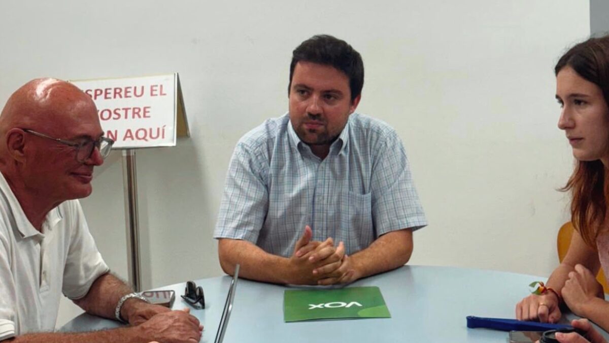 VOX denuncia el apuñalamiento de un joven en el paseo marítimo de Castelldefels y exige medidas urgentes ante la creciente inseguridad