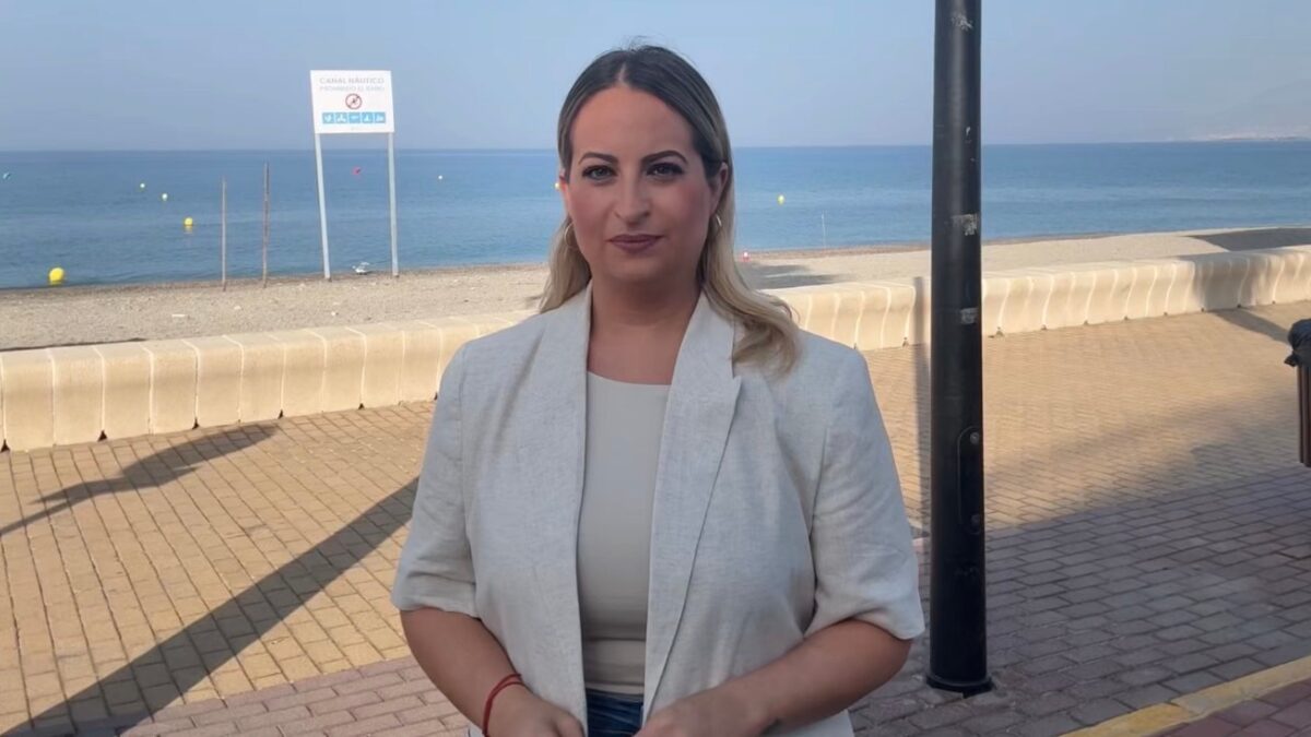 VOX pide un embarcadero portátil en Balerma que evite la cancelación del embarque de sus Vírgenes por mala mar