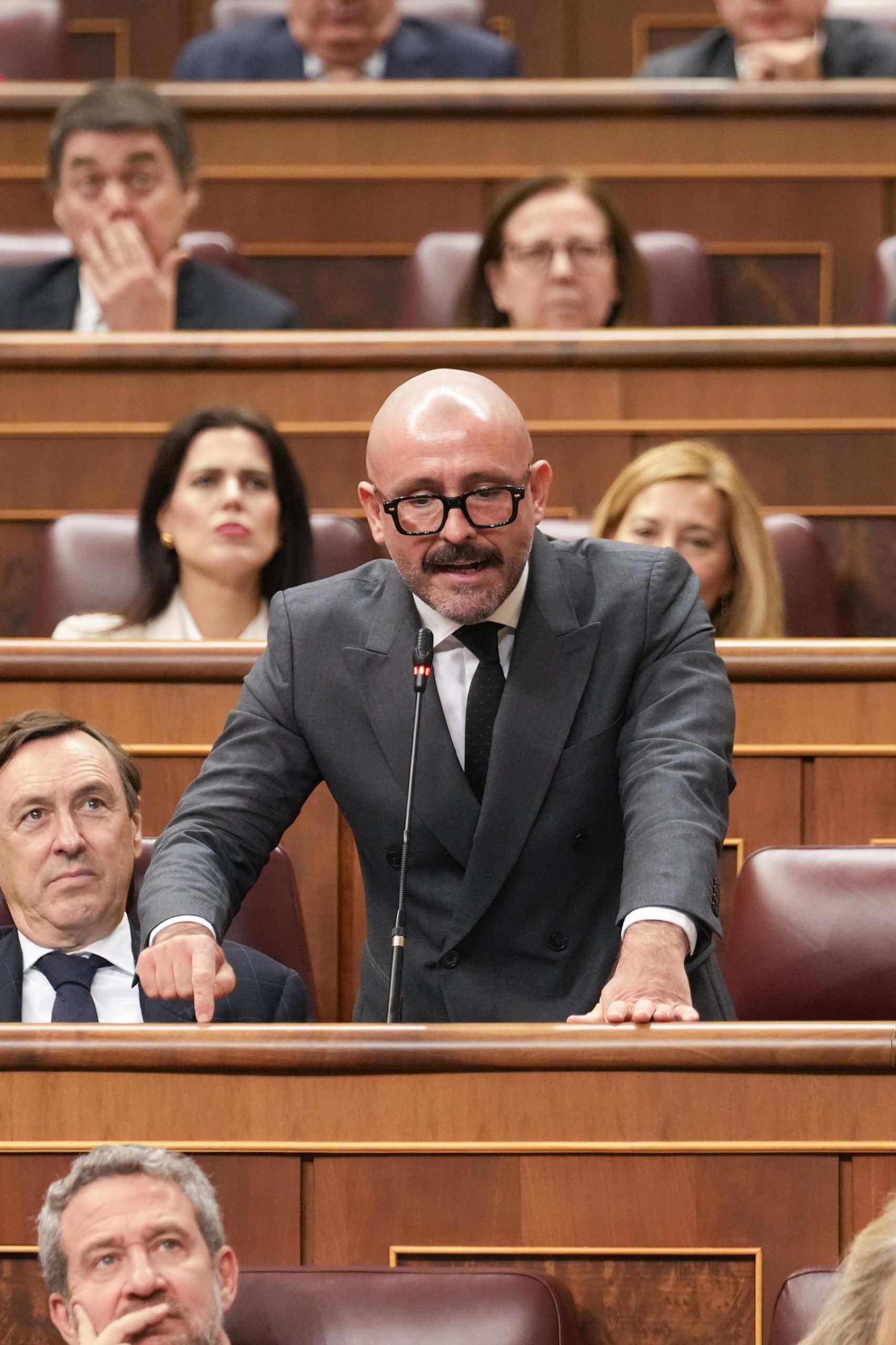 De los Santos culpa a Sánchez por poner “en peligro” las instituciones y considera “inaceptable” que el Gobierno proyecte una “sombra de duda” sobre la Guardia Civil