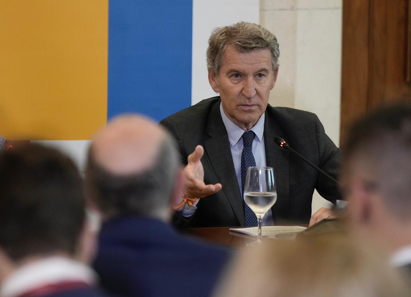 Feijóo reclama extirpar la “eclosión de corrupción” del Gobierno y la complicidad de sus “socios satélites” aplicando la “cirugía” de las elecciones