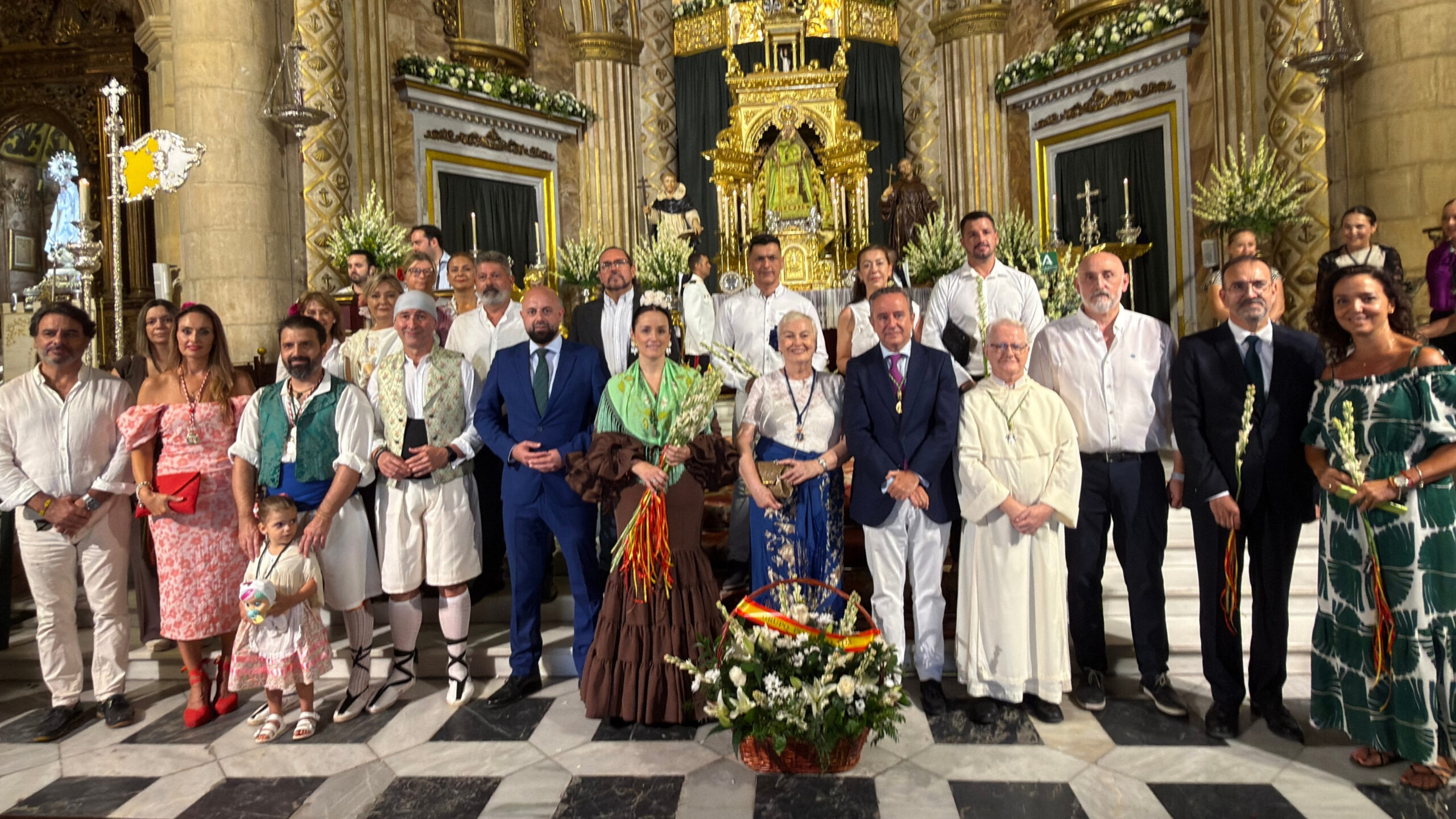 VOX realiza la tradicional ofrenda floral a la Patrona de Almería, la Virgen del Mar