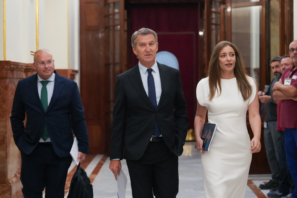 Feijóo se reunió con los consejeros de Educación del PP tras los resultados de PISA 2025 y se comprometió con una reforma del sistema educativo