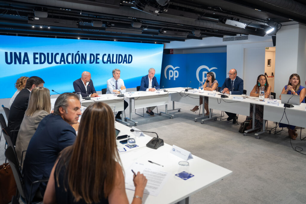 Feijóo, en su reunión con los Consejeros de Educación del Partido Popular 12.09.2026