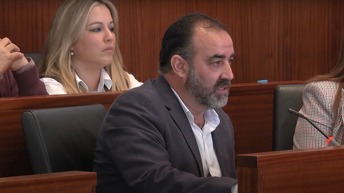 VOX logra el apoyo unánime del Pleno de La Palma del Condado para impulsar una ludoteca municipal