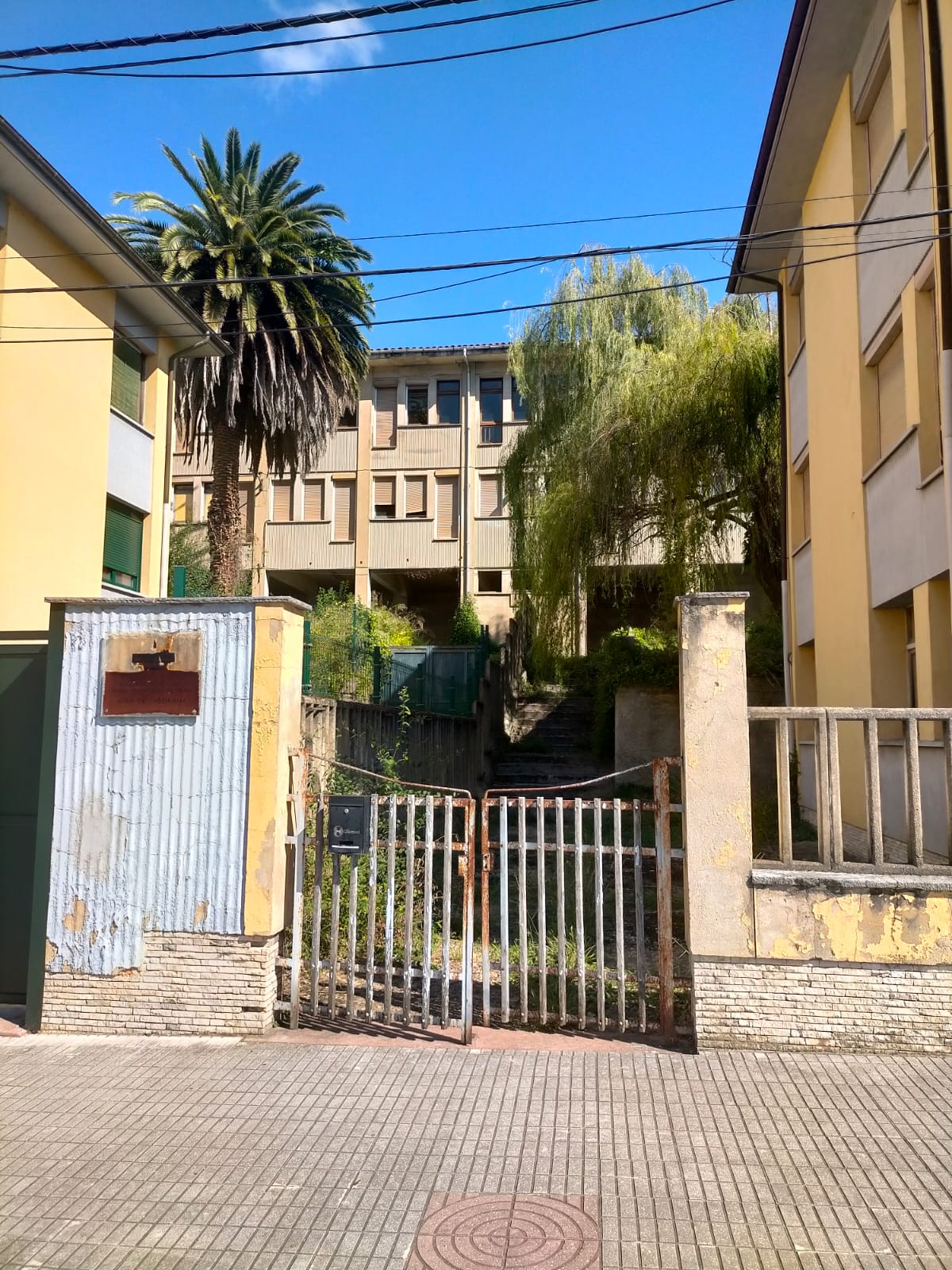 VOX exige actuar en las antiguas escuelas de Caborana: “El Ayuntamiento también tiene que cumplir”
