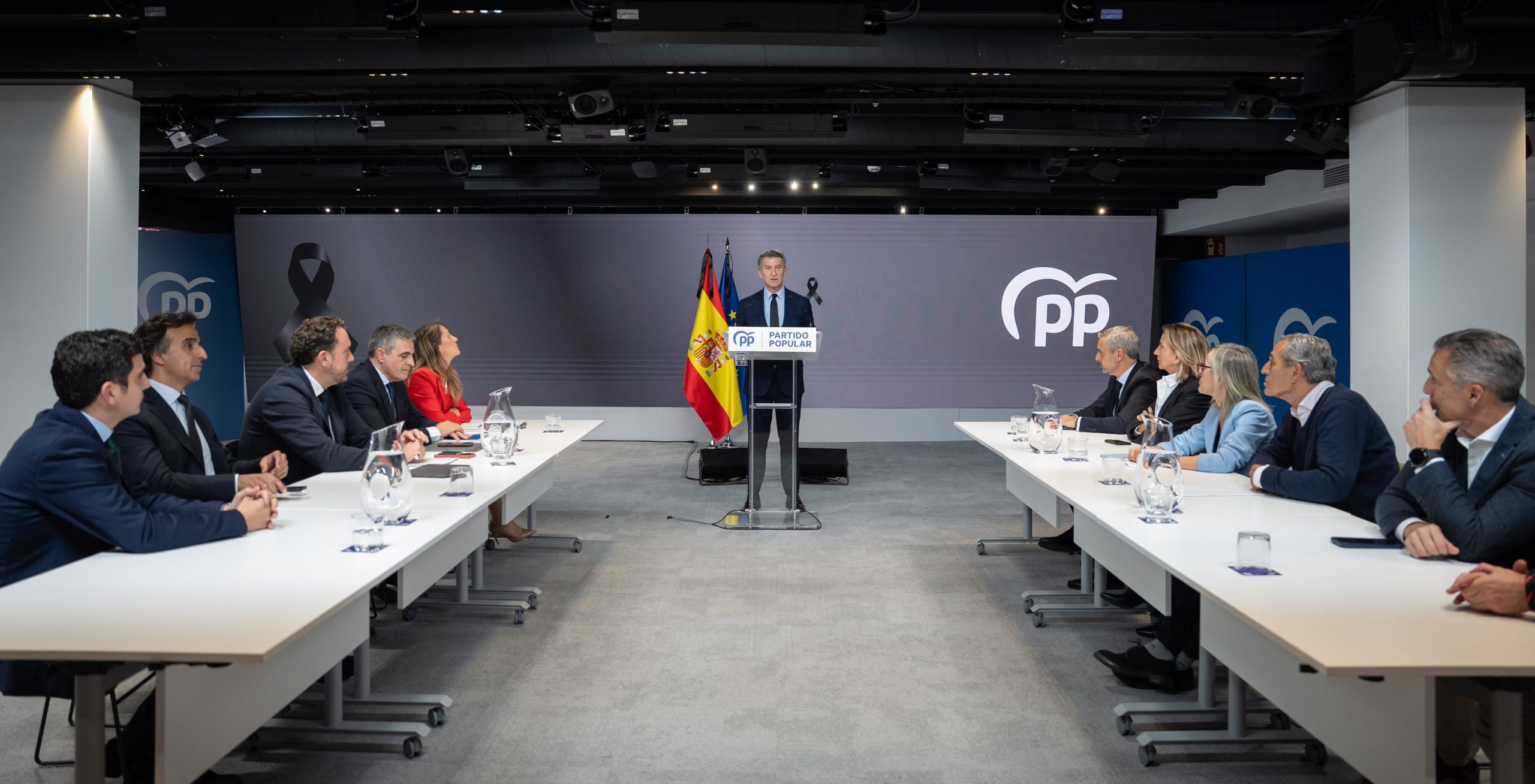 Feijóo ofrece una rueda de prensa tras su reunión con expertos en infraestructura y servicios ferroviarios 30.10.2026