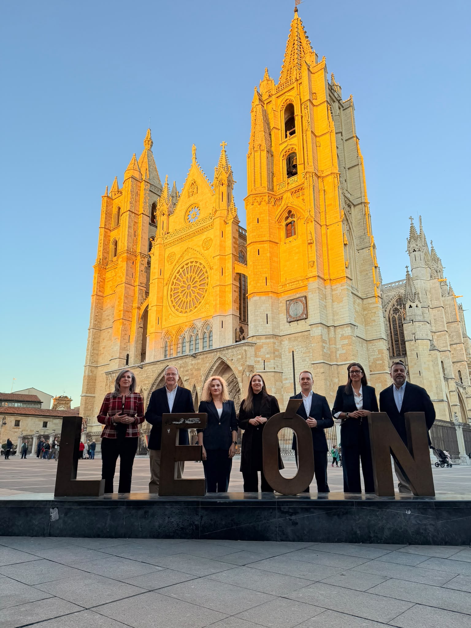 Ester Muñoz: “El 29N hay que elegir entre seguir con un presidente que nos mienta y exprima a impuestos para poder pagar sus chantajes, o uno reformista como Feijóo que mejore nuestras vidas”