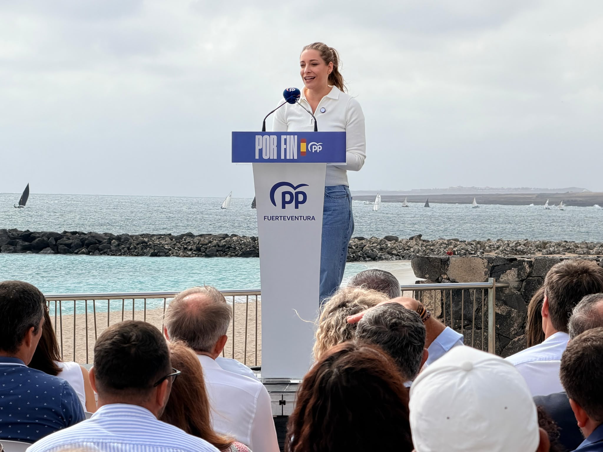Ester Muñoz: «El 29-N tenemos que decidir si mejora la vida de Sánchez o la de los españoles, porque no pueden mejorar las dos a la vez»